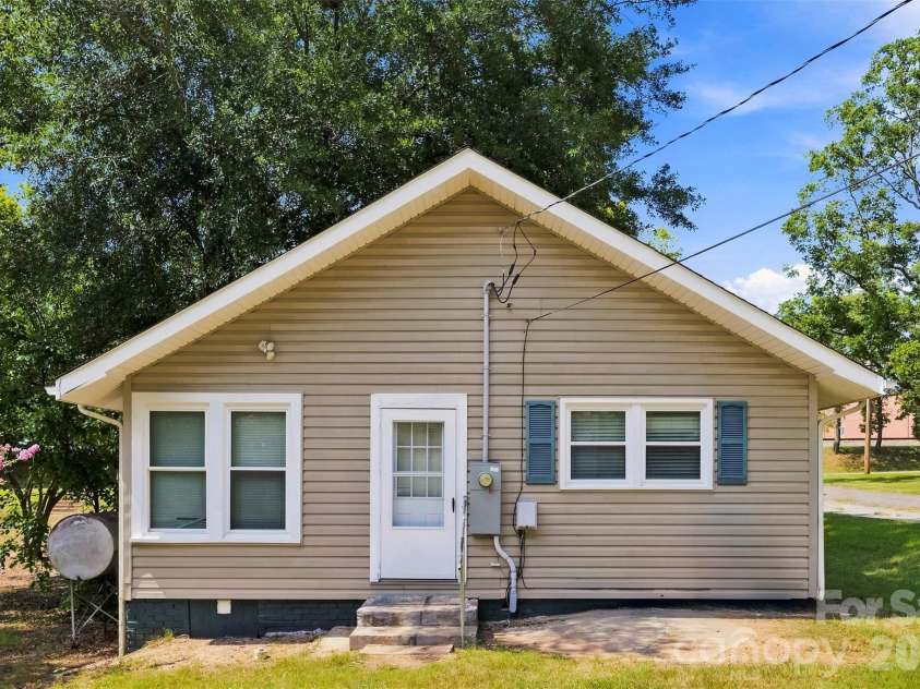 505 Battleground Avenue, Kings Mountain, NC 28086.  MLS# CAR4407116, YatesRealty ID 40149. 