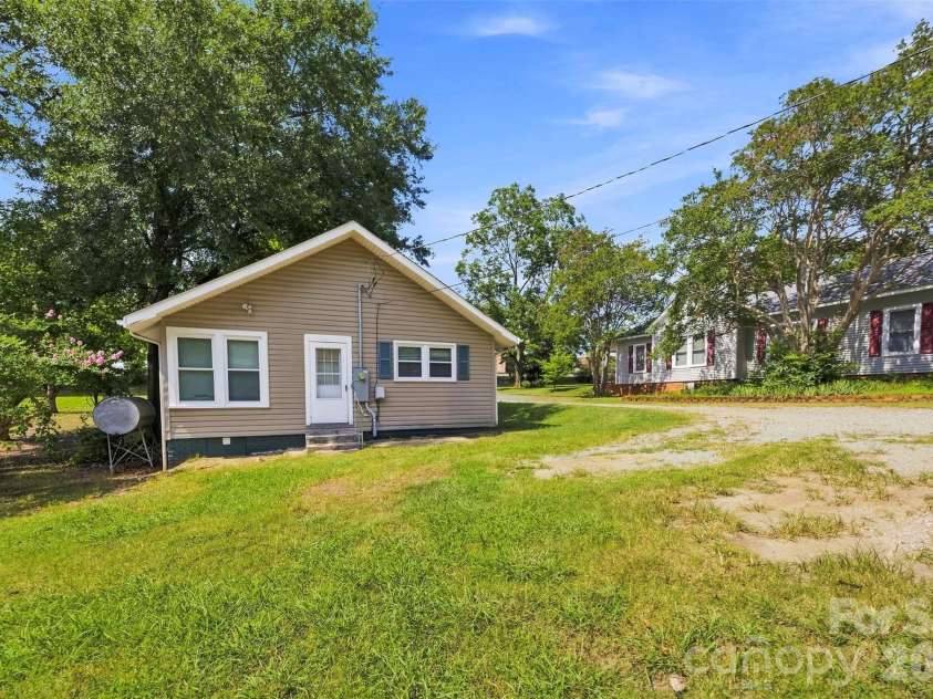 505 Battleground Avenue, Kings Mountain, NC 28086.  MLS# CAR4407116, YatesRealty ID 40149. 