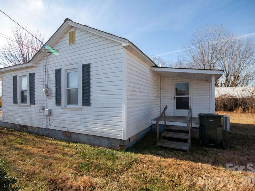 231 Cedar Valley Road, Hudson, NC 28638.  MLS# CAR4335238, YatesRealty ID 4015. Back Porch