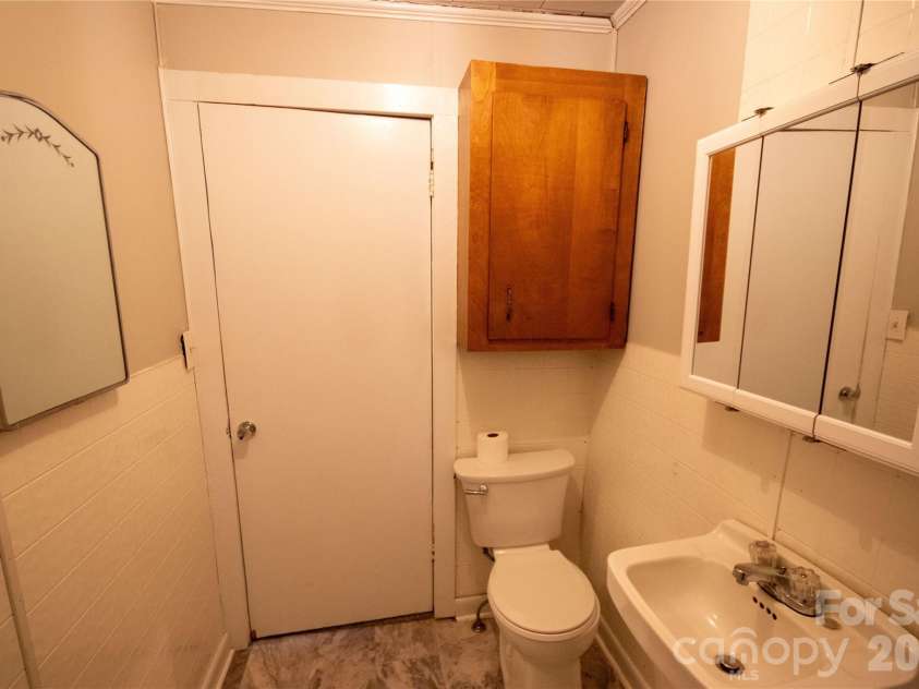 231 Cedar Valley Road, Hudson, NC 28638.  MLS# CAR4335238, YatesRealty ID 4015. Built-In Cabinets