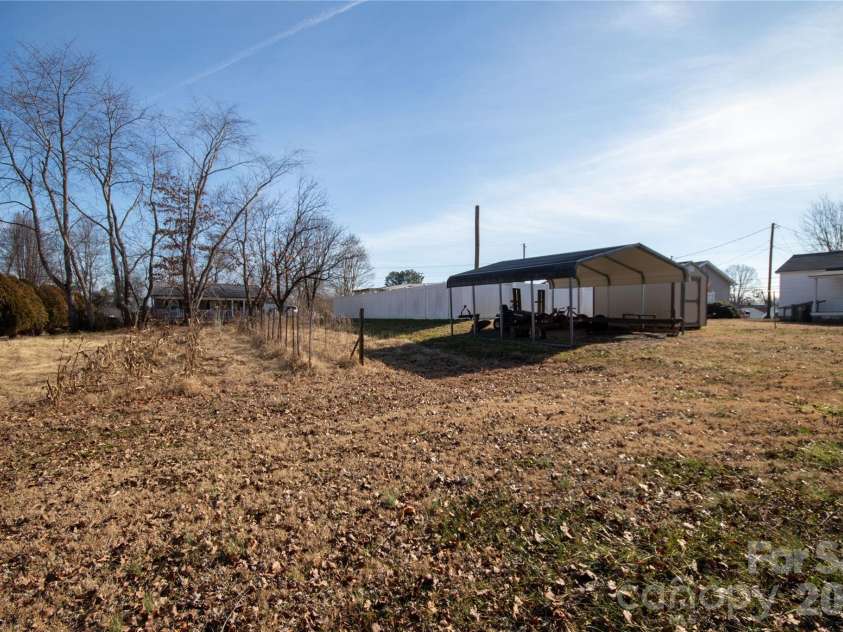 231 Cedar Valley Road, Hudson, NC 28638.  MLS# CAR4335238, YatesRealty ID 4015. Garden Area