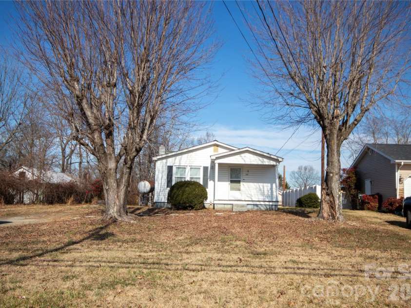 231 Cedar Valley Road, Hudson, NC 28638.  MLS# CAR4335238, YatesRealty ID 4015. Large Front Yard