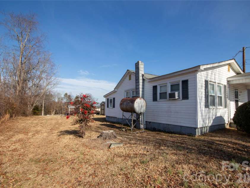 231 Cedar Valley Road, Hudson, NC 28638.  MLS# CAR4335238, YatesRealty ID 4015. Side Yard
