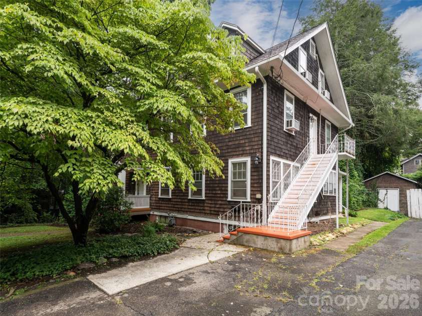 174 Pearson Drive, Asheville, NC 28801.  MLS# CAR4408400, YatesRealty ID 40150. 