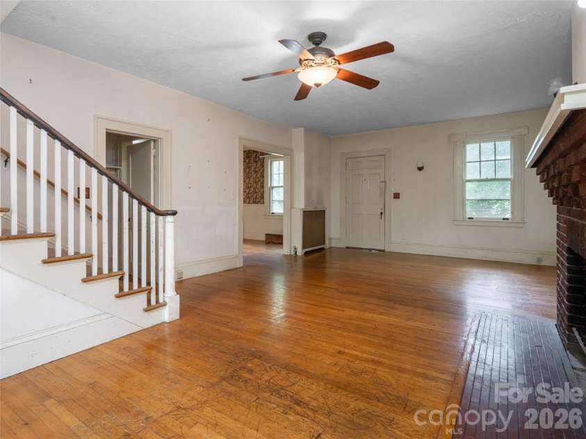 174 Pearson Drive, Asheville, NC 28801.  MLS# CAR4408400, YatesRealty ID 40150. 