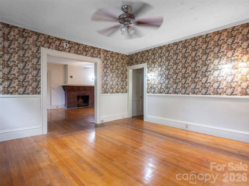 174 Pearson Drive, Asheville, NC 28801.  MLS# CAR4408400, YatesRealty ID 40150. 