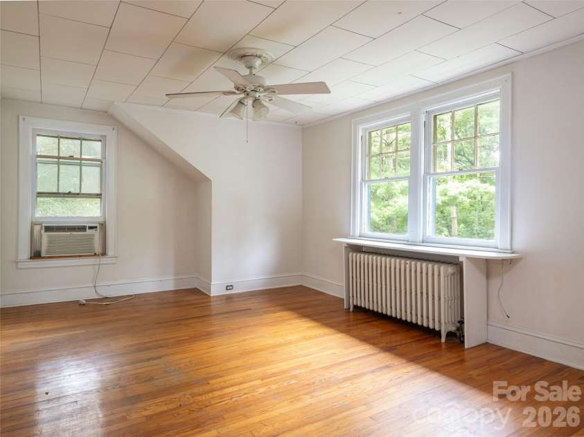 174 Pearson Drive, Asheville, NC 28801.  MLS# CAR4408400, YatesRealty ID 40150. 