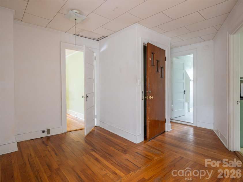 174 Pearson Drive, Asheville, NC 28801.  MLS# CAR4408400, YatesRealty ID 40150. 