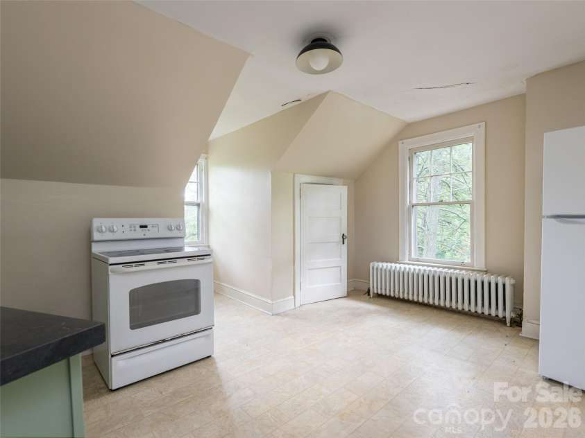 174 Pearson Drive, Asheville, NC 28801.  MLS# CAR4408400, YatesRealty ID 40150. 