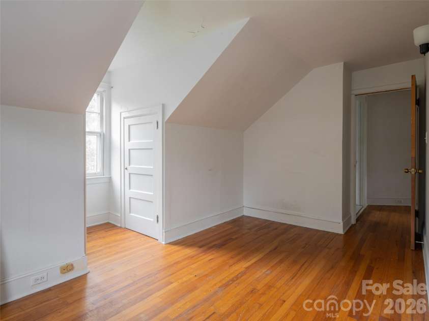 174 Pearson Drive, Asheville, NC 28801.  MLS# CAR4408400, YatesRealty ID 40150. 