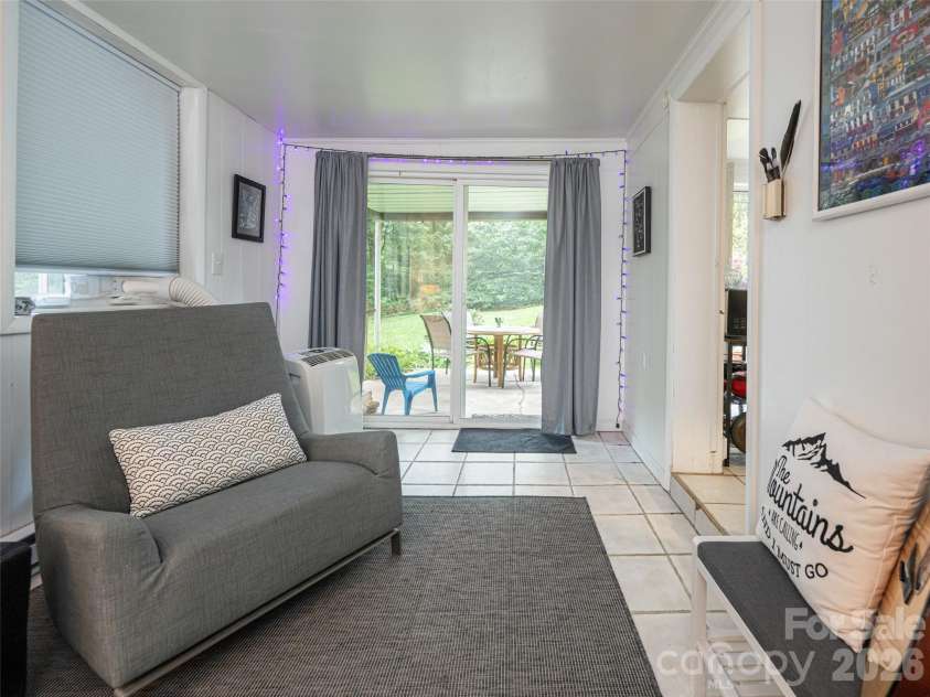 174 Pearson Drive, Asheville, NC 28801.  MLS# CAR4408400, YatesRealty ID 40150. 