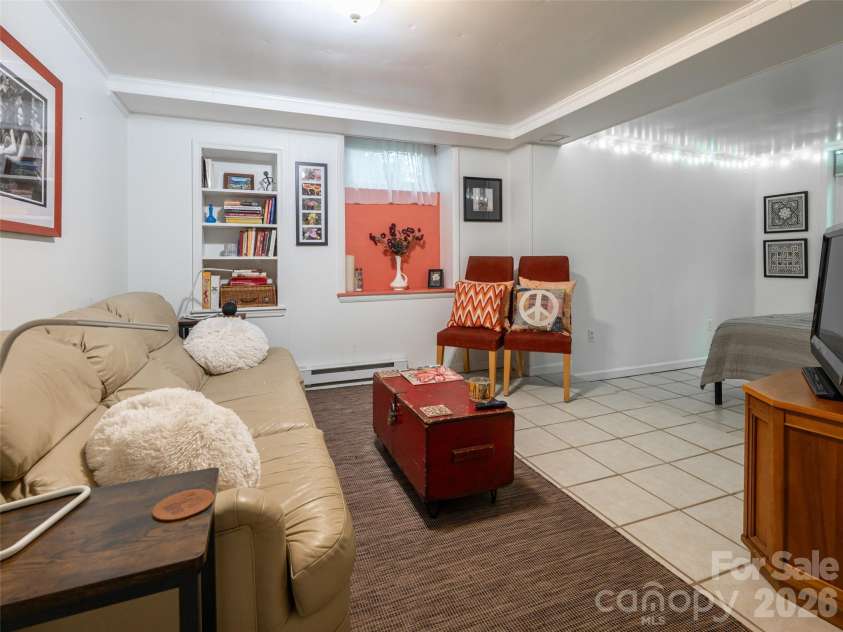 174 Pearson Drive, Asheville, NC 28801.  MLS# CAR4408400, YatesRealty ID 40150. 