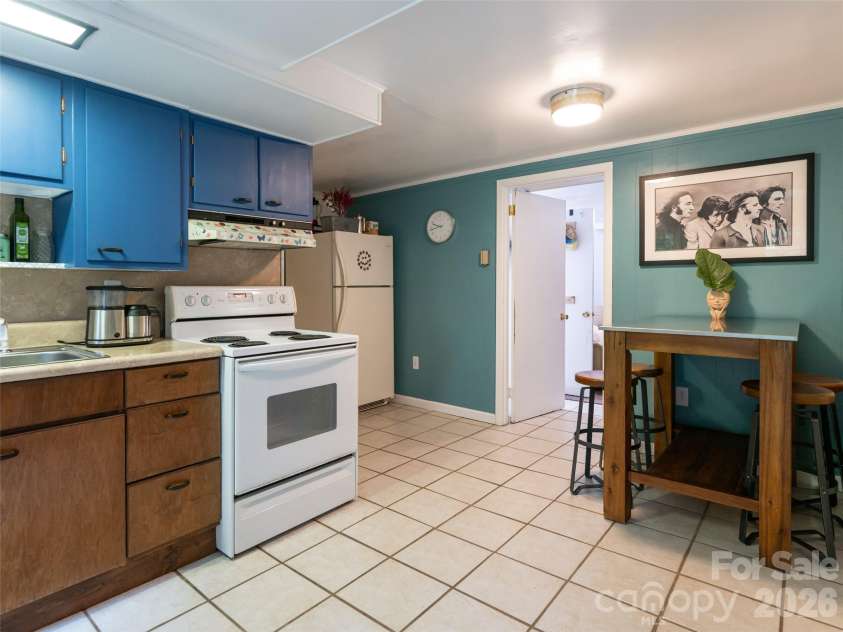174 Pearson Drive, Asheville, NC 28801.  MLS# CAR4408400, YatesRealty ID 40150. 