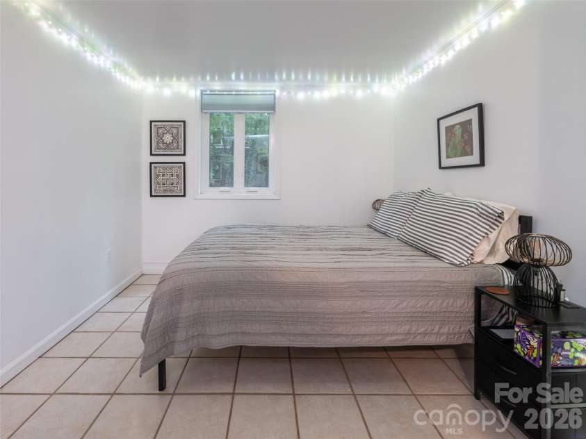 174 Pearson Drive, Asheville, NC 28801.  MLS# CAR4408400, YatesRealty ID 40150. 