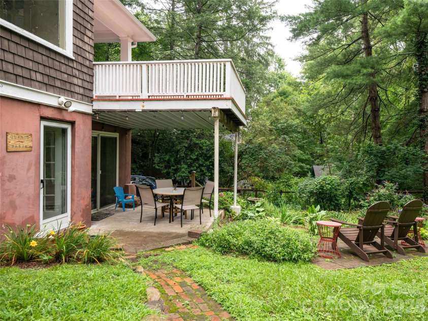 174 Pearson Drive, Asheville, NC 28801.  MLS# CAR4408400, YatesRealty ID 40150. 