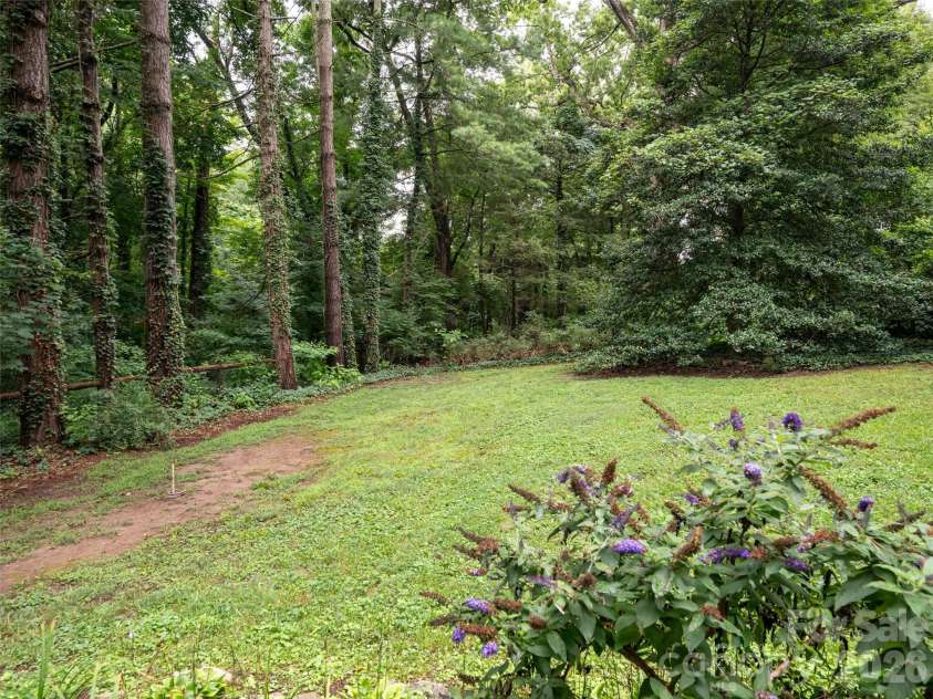 174 Pearson Drive, Asheville, NC 28801.  MLS# CAR4408400, YatesRealty ID 40150. 