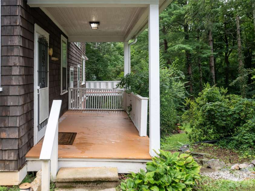 174 Pearson Drive, Asheville, NC 28801.  MLS# CAR4408400, YatesRealty ID 40150. 