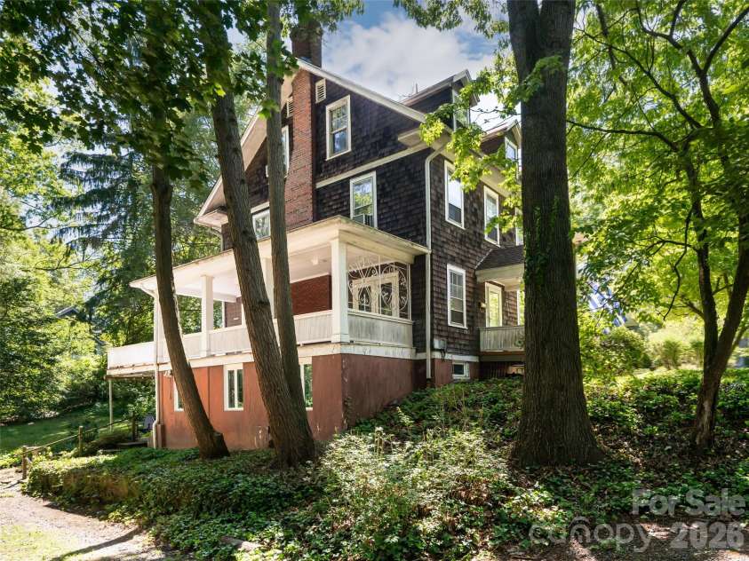 174 Pearson Drive, Asheville, NC 28801.  MLS# CAR4408400, YatesRealty ID 40150. 