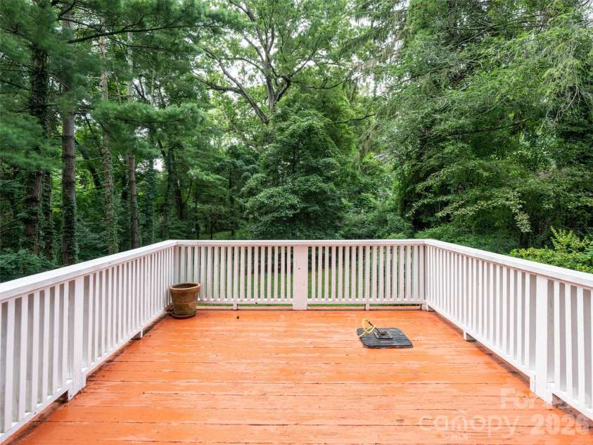 174 Pearson Drive, Asheville, NC 28801.  MLS# CAR4408400, YatesRealty ID 40150. 