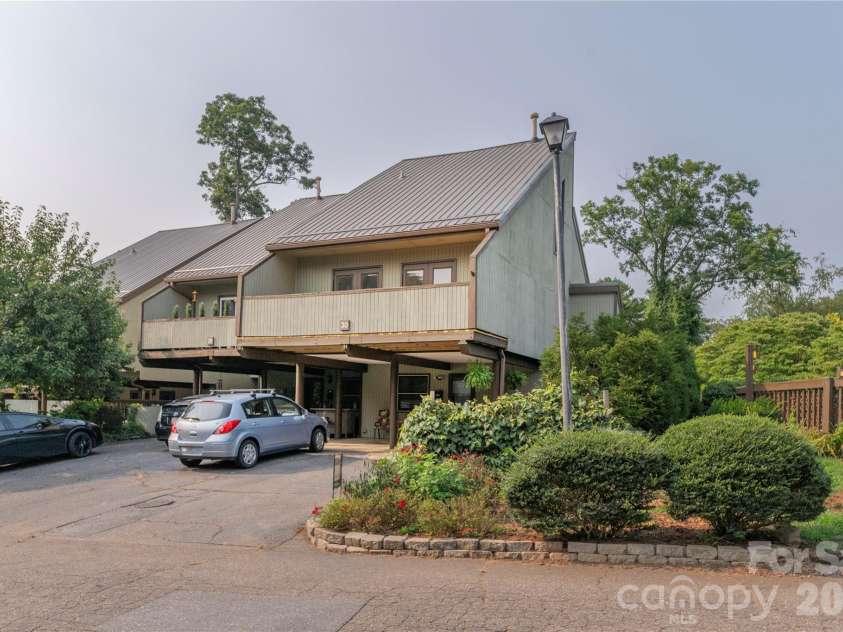 30 Maple Ridge Lane, Asheville, NC 28806.  MLS# CAR4408077, YatesRealty ID 40151. 