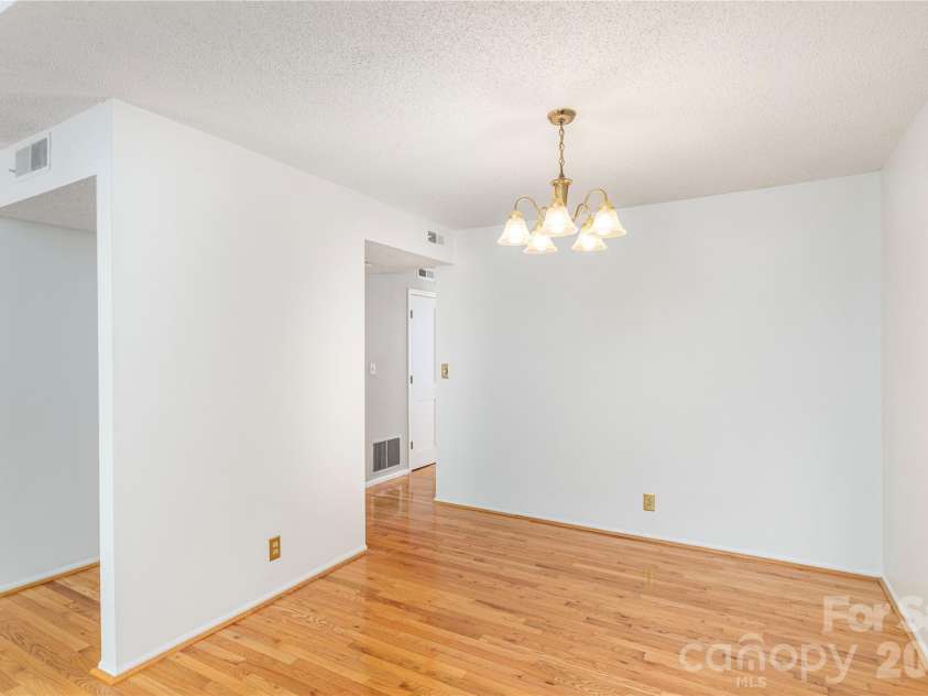 30 Maple Ridge Lane, Asheville, NC 28806.  MLS# CAR4408077, YatesRealty ID 40151. 