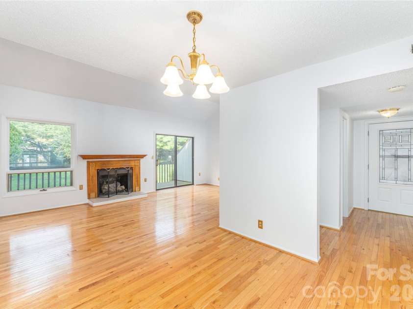 30 Maple Ridge Lane, Asheville, NC 28806.  MLS# CAR4408077, YatesRealty ID 40151. 