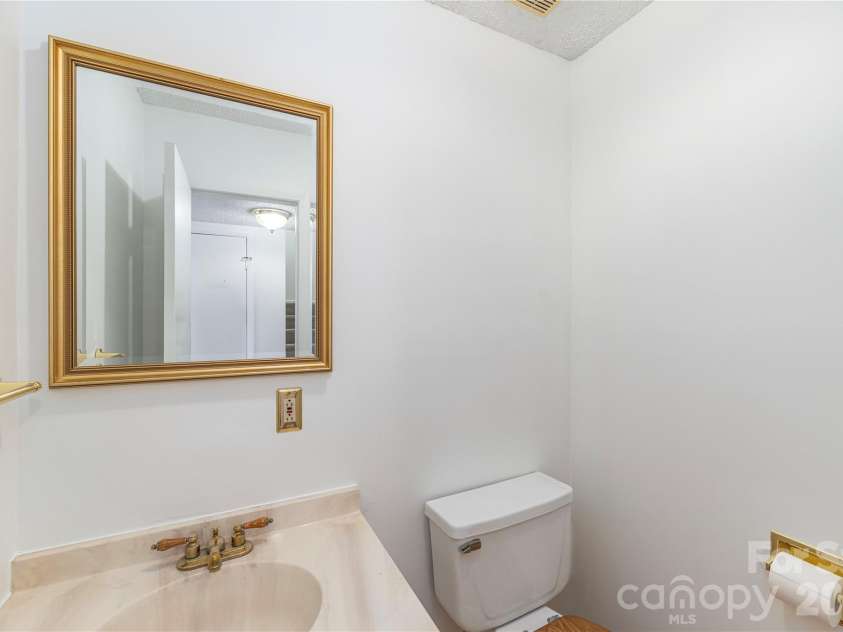 30 Maple Ridge Lane, Asheville, NC 28806.  MLS# CAR4408077, YatesRealty ID 40151. 