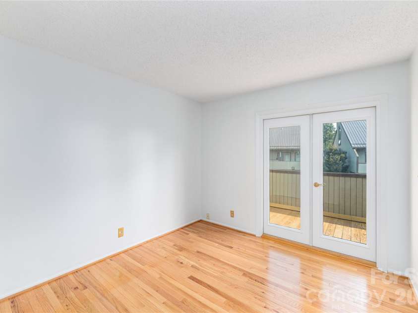 30 Maple Ridge Lane, Asheville, NC 28806.  MLS# CAR4408077, YatesRealty ID 40151. 
