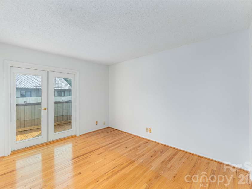 30 Maple Ridge Lane, Asheville, NC 28806.  MLS# CAR4408077, YatesRealty ID 40151. 