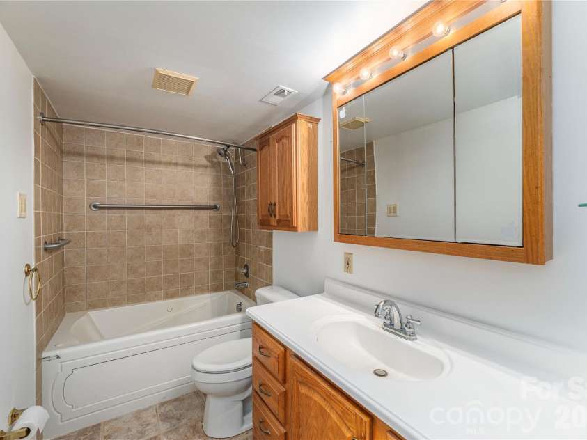 30 Maple Ridge Lane, Asheville, NC 28806.  MLS# CAR4408077, YatesRealty ID 40151. 