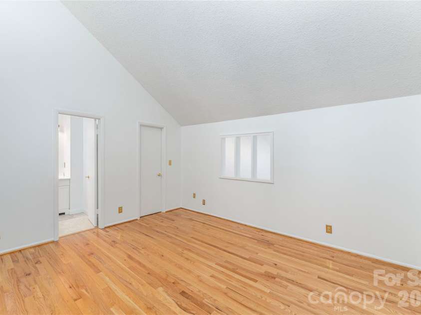30 Maple Ridge Lane, Asheville, NC 28806.  MLS# CAR4408077, YatesRealty ID 40151. 