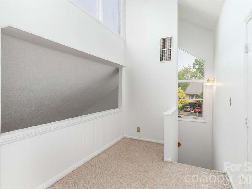 30 Maple Ridge Lane, Asheville, NC 28806.  MLS# CAR4408077, YatesRealty ID 40151. 