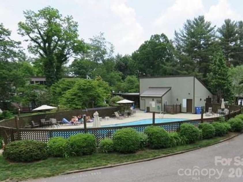 30 Maple Ridge Lane, Asheville, NC 28806.  MLS# CAR4408077, YatesRealty ID 40151. 