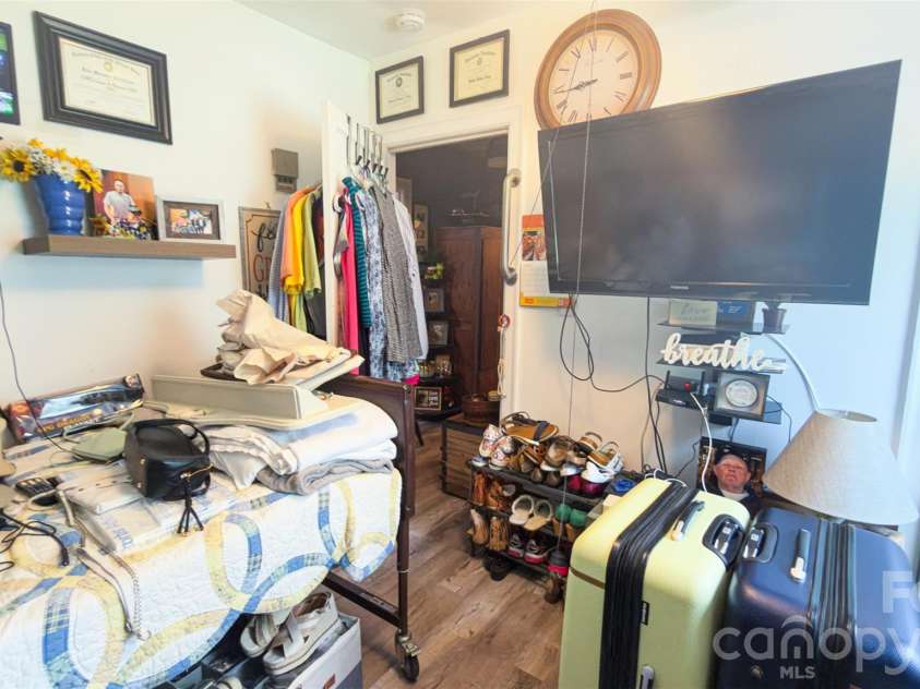 408 Oakdale Street, Gastonia, NC 28054.  MLS# CAR4402429, YatesRealty ID 40152. 