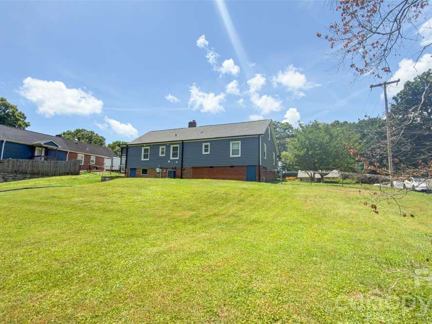 408 Oakdale Street, Gastonia, NC 28054.  MLS# CAR4402429, YatesRealty ID 40152. 