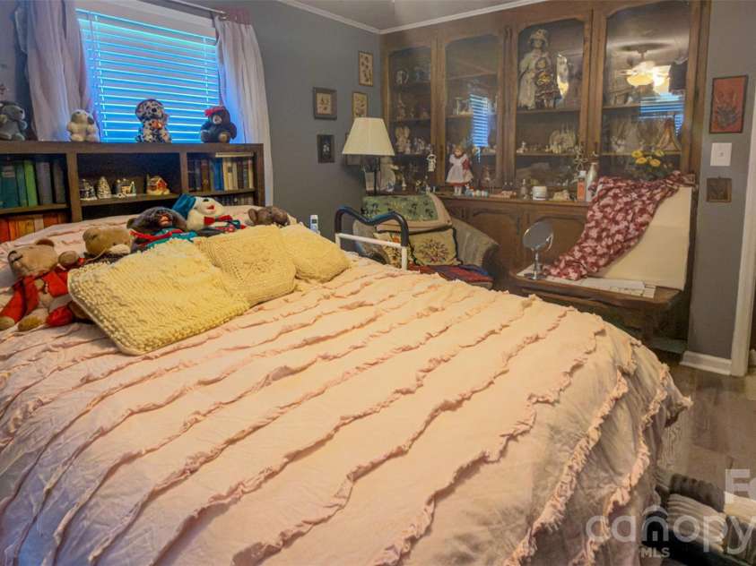 408 Oakdale Street, Gastonia, NC 28054.  MLS# CAR4402429, YatesRealty ID 40152. 