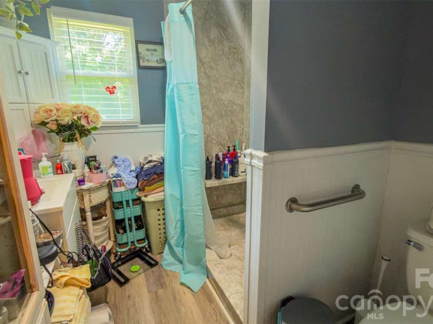408 Oakdale Street, Gastonia, NC 28054.  MLS# CAR4402429, YatesRealty ID 40152. 