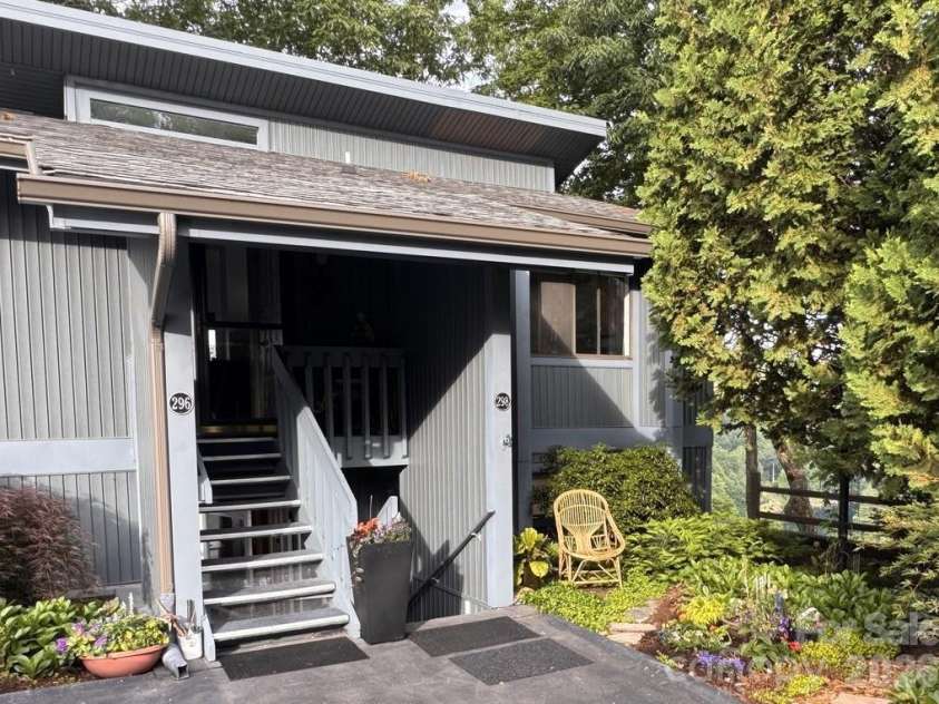 298 Tinequa Drive, Brevard, NC 28712.  MLS# CAR4407943, YatesRealty ID 40153. 