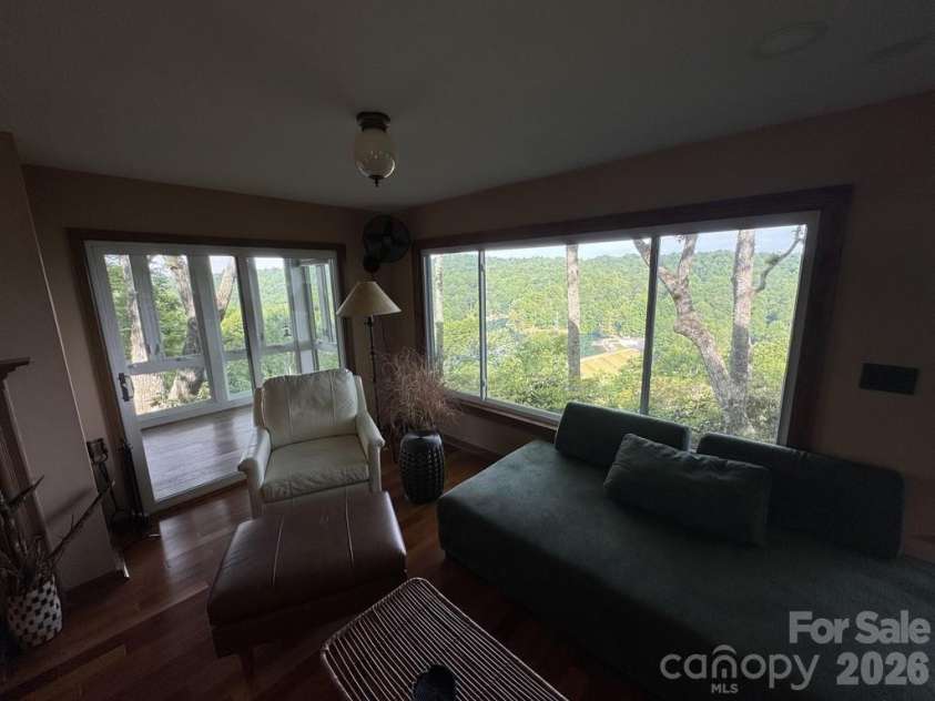 298 Tinequa Drive, Brevard, NC 28712.  MLS# CAR4407943, YatesRealty ID 40153. 