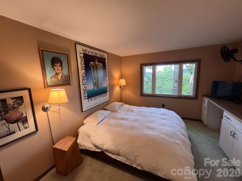 298 Tinequa Drive, Brevard, NC 28712.  MLS# CAR4407943, YatesRealty ID 40153. 