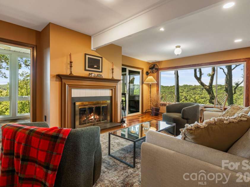 298 Tinequa Drive, Brevard, NC 28712.  MLS# CAR4407943, YatesRealty ID 40153. 
