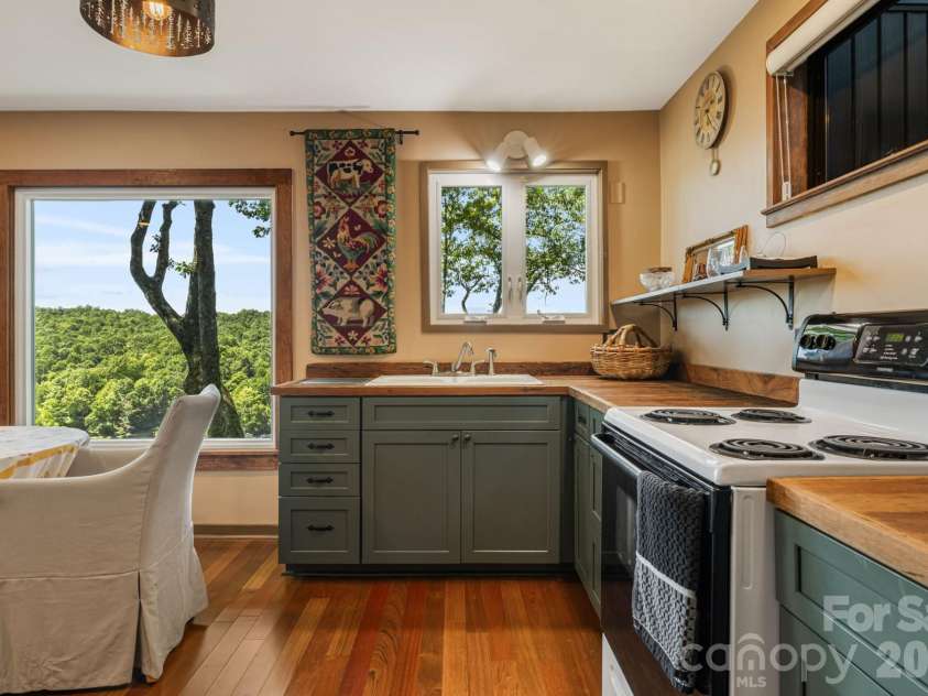298 Tinequa Drive, Brevard, NC 28712.  MLS# CAR4407943, YatesRealty ID 40153. 
