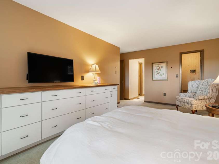 298 Tinequa Drive, Brevard, NC 28712.  MLS# CAR4407943, YatesRealty ID 40153. 