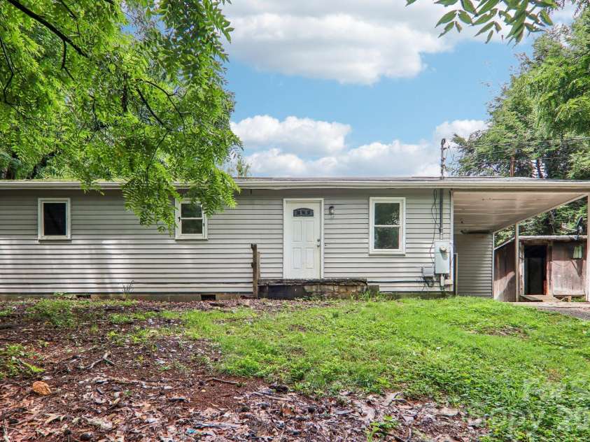 24 Bryson Street, Waynesville, NC 28786.  MLS# CAR4406741, YatesRealty ID 40154. 