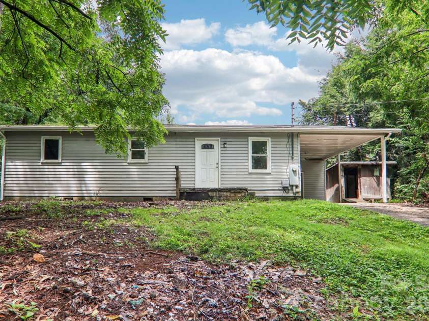 24 Bryson Street, Waynesville, NC 28786.  MLS# CAR4406741, YatesRealty ID 40154. 