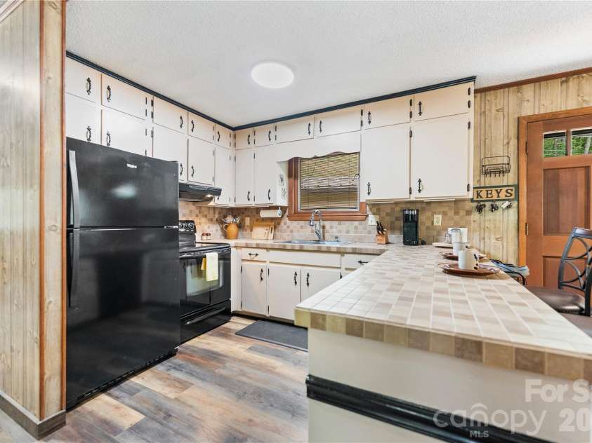 275 Knob Hill Estates Road, Sylva, NC 28779.  MLS# CAR4406505, YatesRealty ID 40155. 