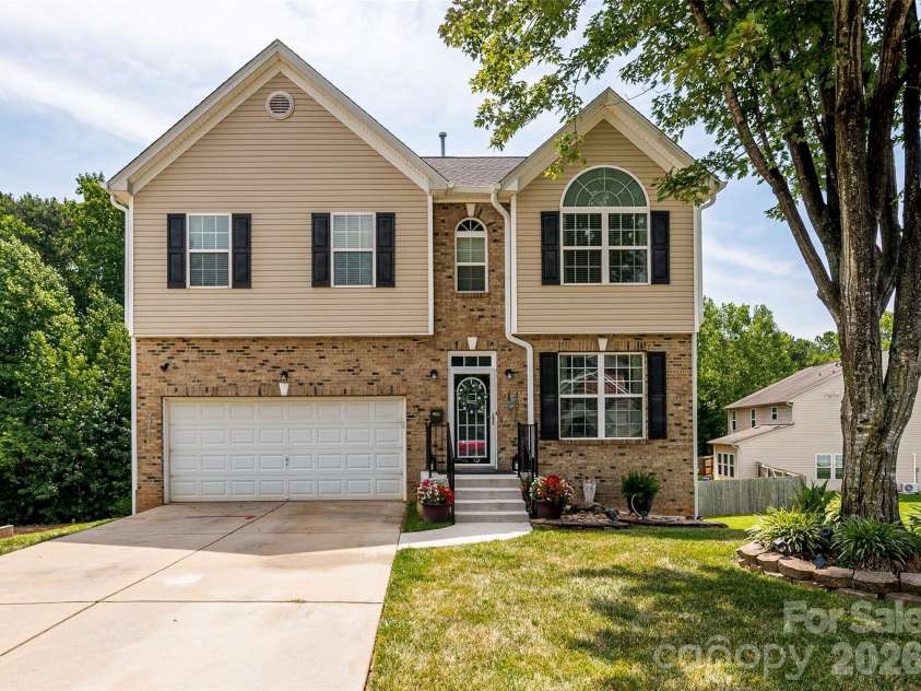 4816 Eagle Creek Drive, Charlotte, NC 28269.  MLS# CAR4405607, YatesRealty ID 40156. 