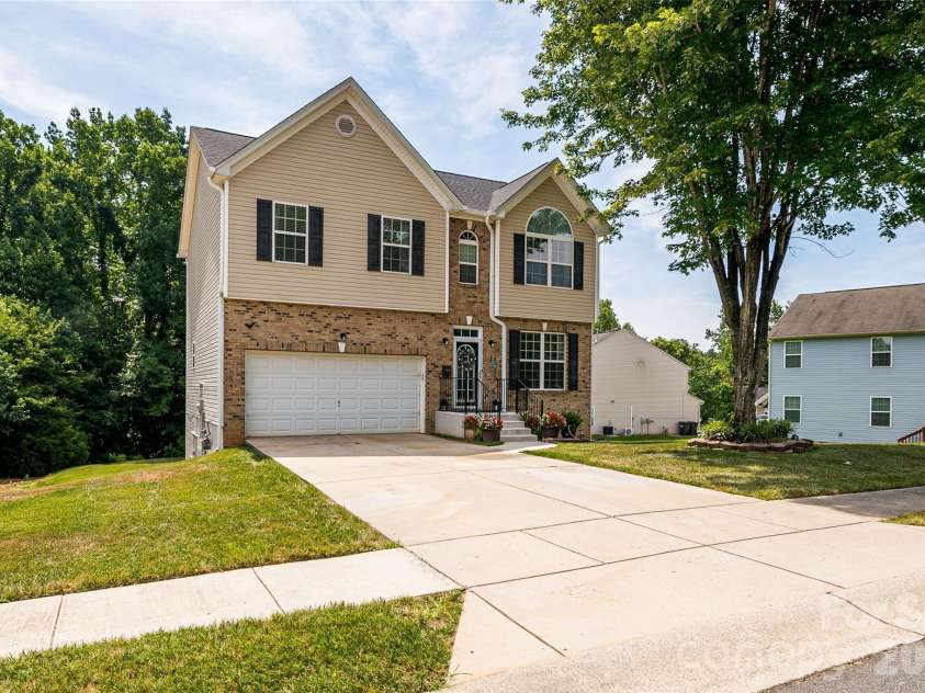 4816 Eagle Creek Drive, Charlotte, NC 28269.  MLS# CAR4405607, YatesRealty ID 40156. 