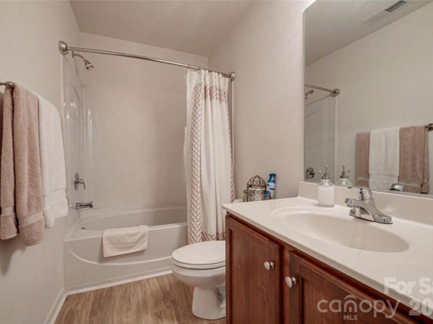 4816 Eagle Creek Drive, Charlotte, NC 28269.  MLS# CAR4405607, YatesRealty ID 40156. 
