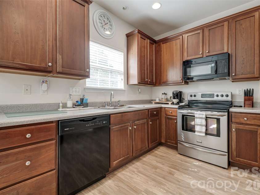4816 Eagle Creek Drive, Charlotte, NC 28269.  MLS# CAR4405607, YatesRealty ID 40156. 